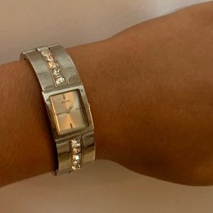 Guess women watch